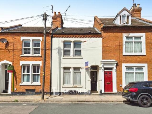 Cottage for sale in Northampton, Northamptonshire