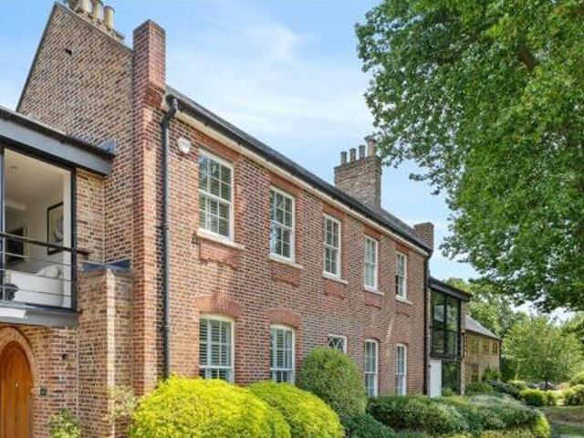 House for sale in Uxbridge, Greater London