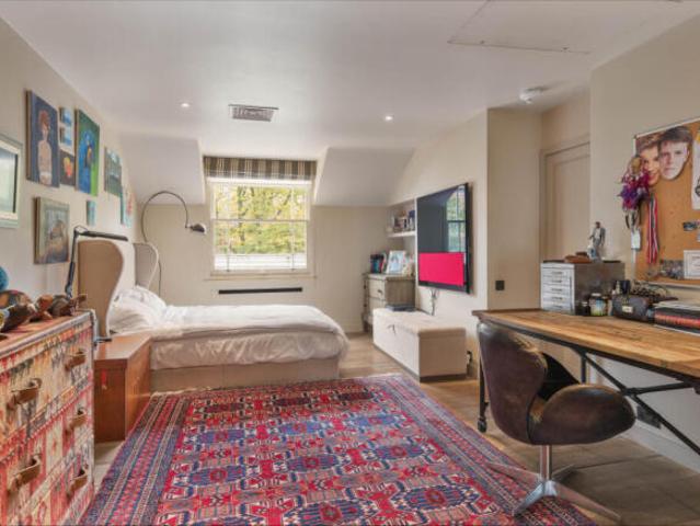 Cottage for sale in Cat Hill