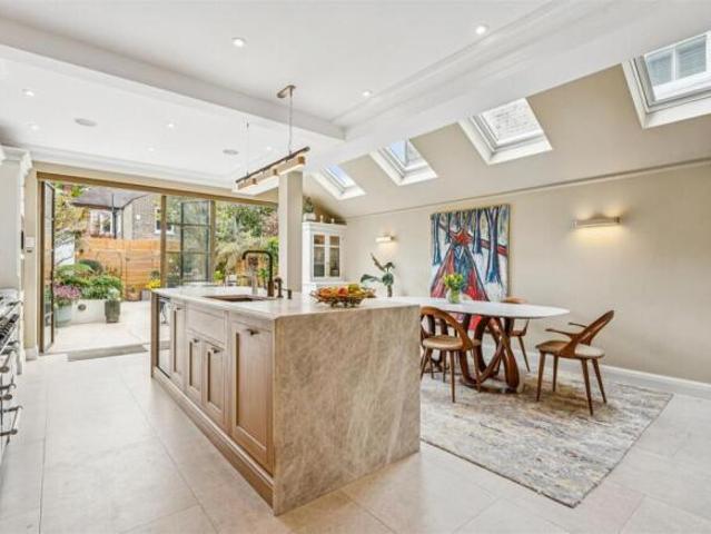 Cottage for sale in Cat Hill