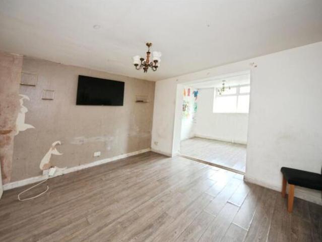 Cottage for sale in Spring Park, Luton