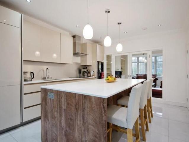 Cottage for sale in Cat Hill
