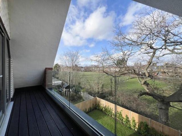Cottage for sale in New Malden, Greater London