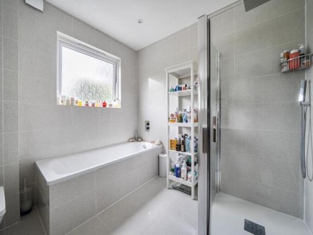 Cottage for sale in Finchley, Greater London