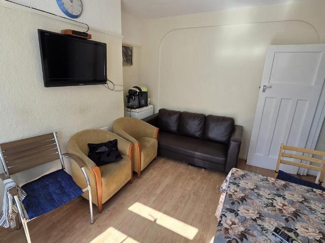 House for rent in Kingsbury, Greater London