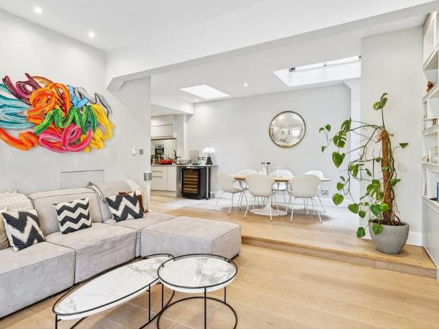 House for rent in Royal Borough of Kensington and Chelsea, Greater London