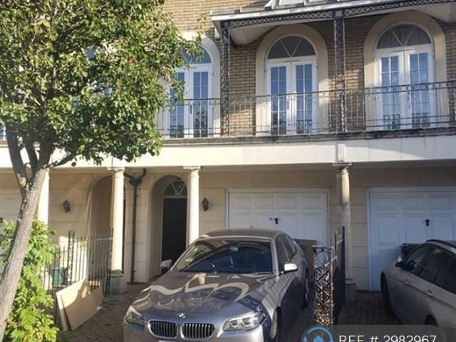 House for rent in Blackhills, Surrey