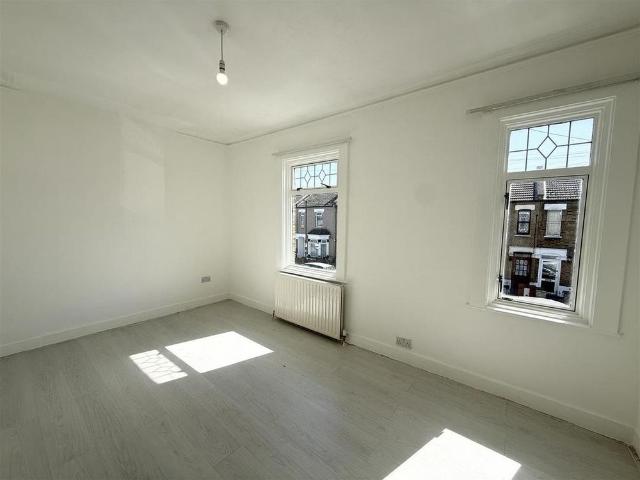 House for rent in Ponders End, Greater London