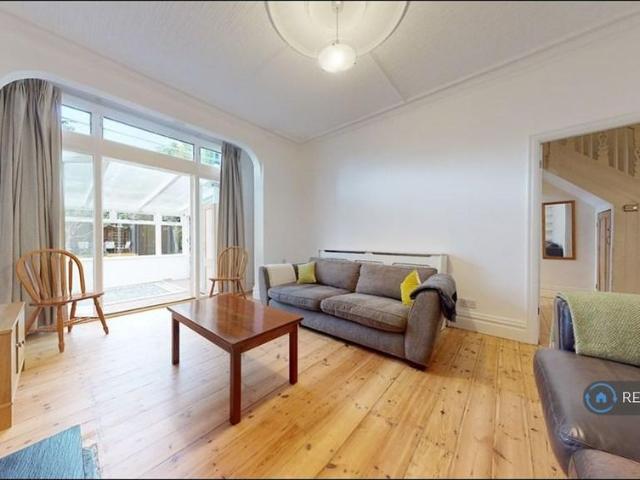 House for rent in Furzedown, Greater London