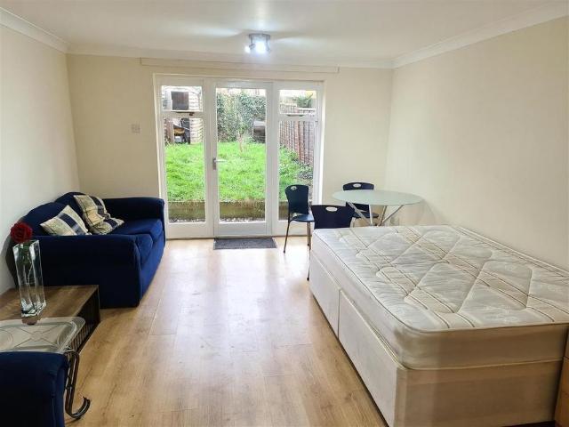 House for rent in Hendon Central, The Hyde