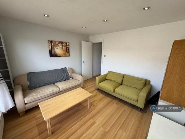 House for rent in London Borough of Ealing, Greater London