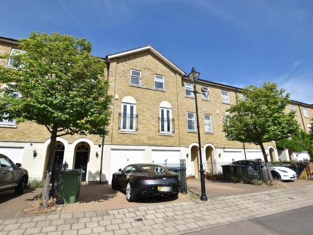 House for rent in Blackhills, Surrey