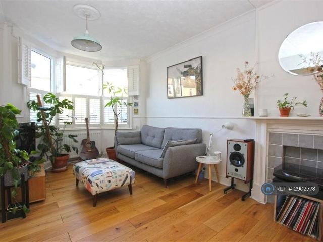 House for rent in London Borough of Croydon, Sanderstead