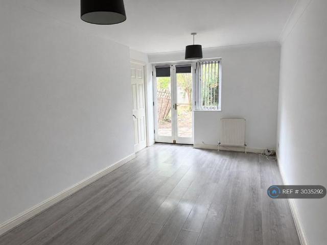 House for rent in Ripley Springs, Runnymede