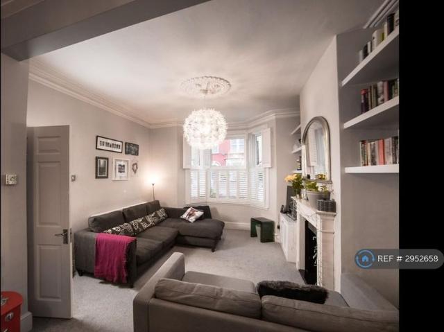 House for rent in Summerstown, Greater London
