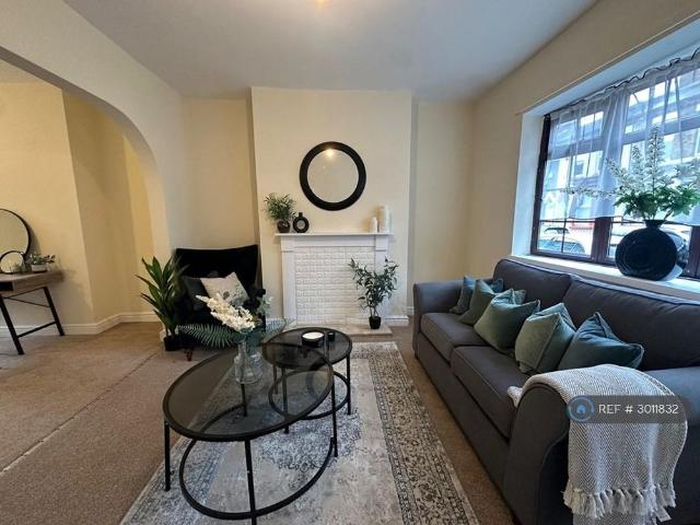 House for rent in Calderstones