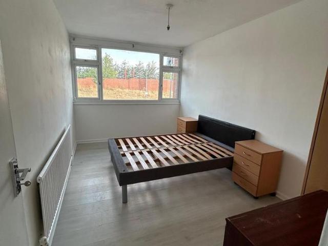 House for rent in Seven Kings, Greater London