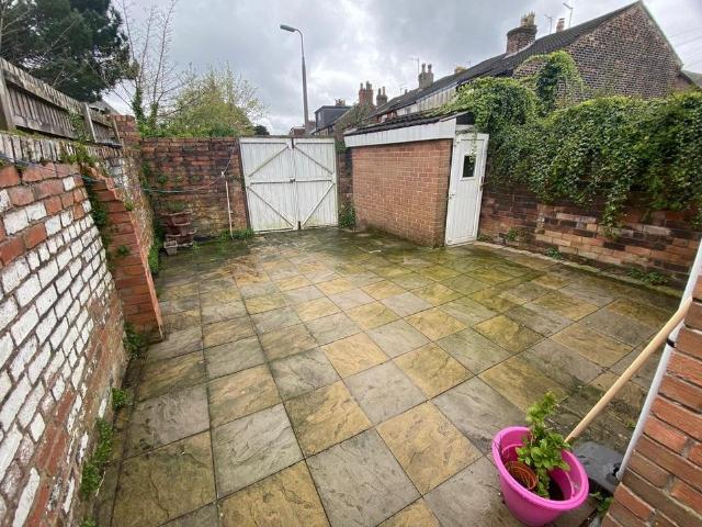 House for rent in Calderstones