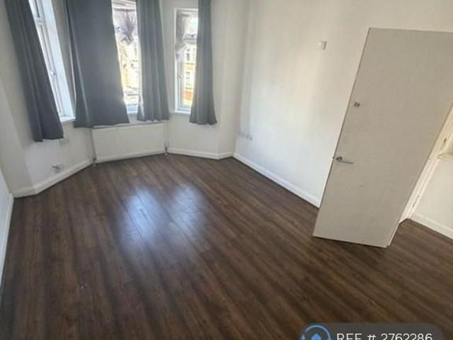 House for rent in Gants Hill, Greater London