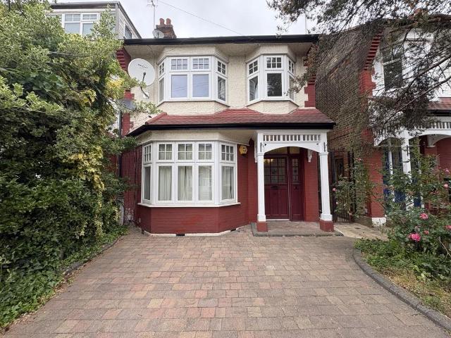 House for rent in Palmers Green, Greater London
