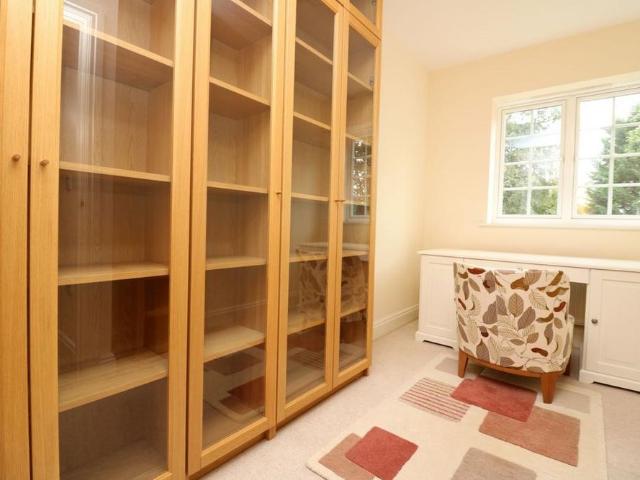 House for rent in Row Town, Surrey