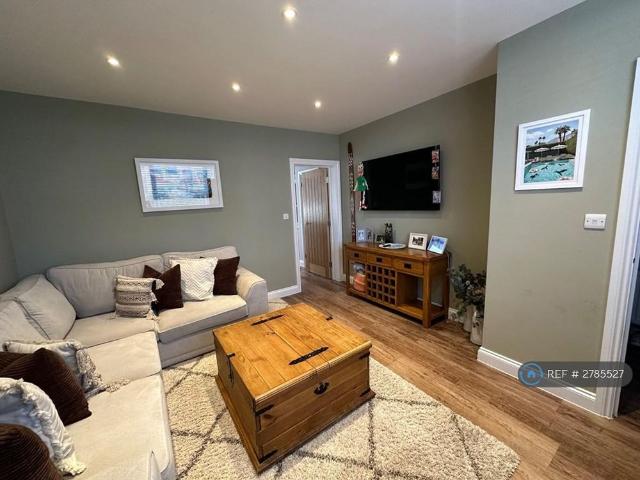 House for rent in Earlsfield, Greater London