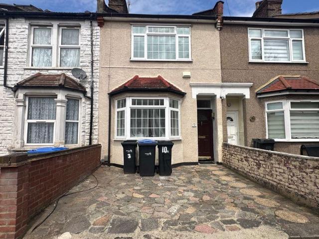 House for rent in Ponders End, Greater London