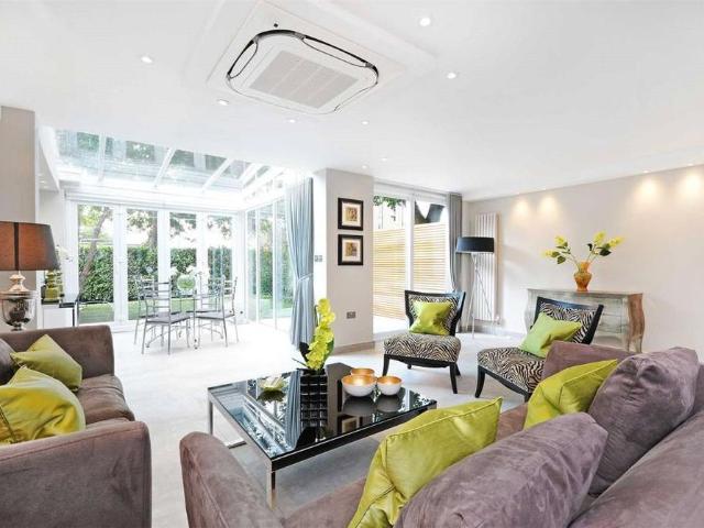 House for rent in Belsize Park, Greater London