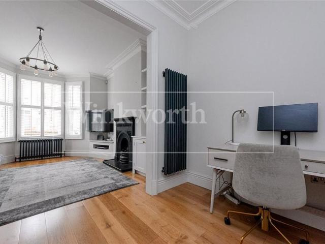 House for rent in Brondesbury, Greater London