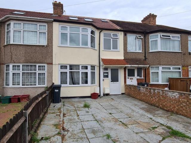 House for rent in London Borough of Hounslow, Greater London