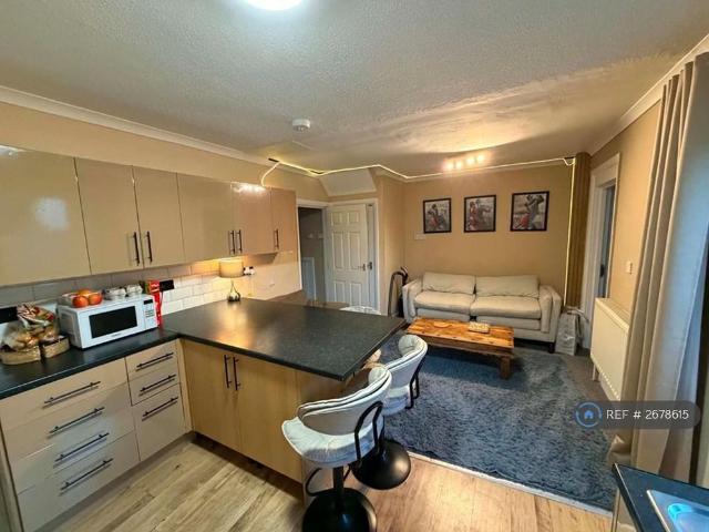 House for rent in Egham Wick, Row Town