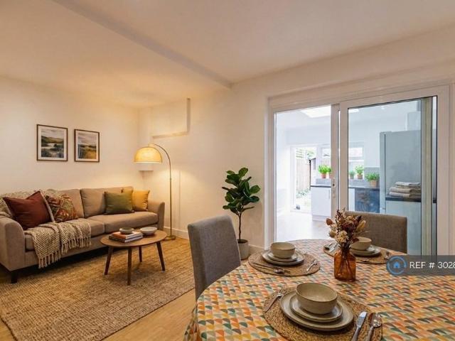 House for rent in New Southgate, Greater London