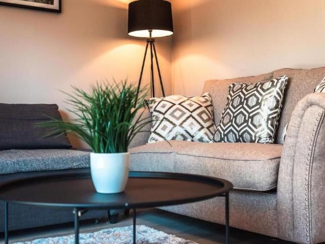 House for rent in Row Town, Surrey