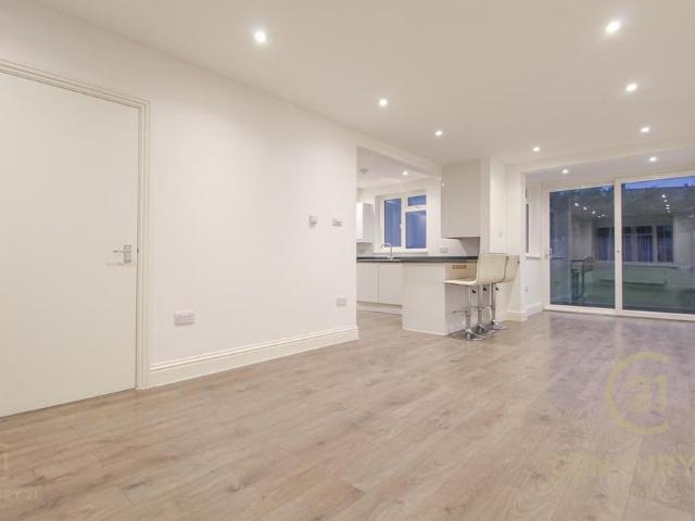 House for rent in Royal Borough of Kingston upon Thames, Greater London