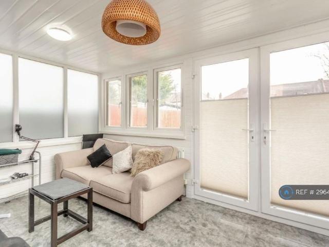 House for rent in Medway Village, Greater London