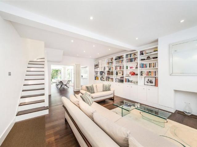 House for rent in London Borough of Hounslow, Greater London