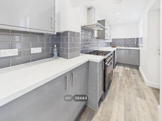 House for rent in Heath, Wakefield