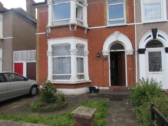 House for rent in Seven Kings, Greater London