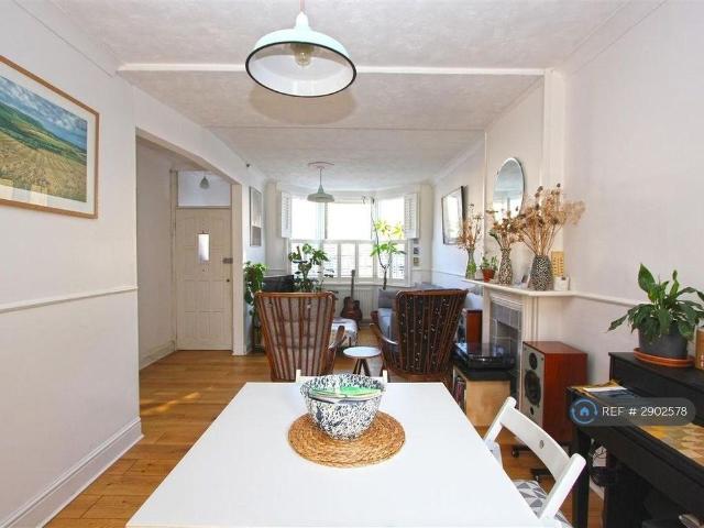 House for rent in London Borough of Croydon, Sanderstead