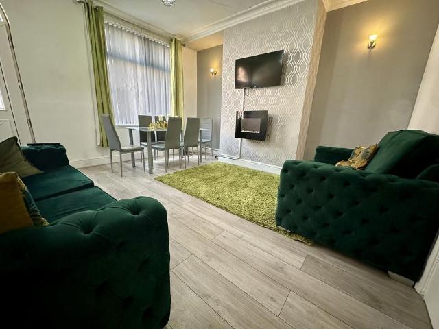 House for rent in East End Park, West Yorkshire