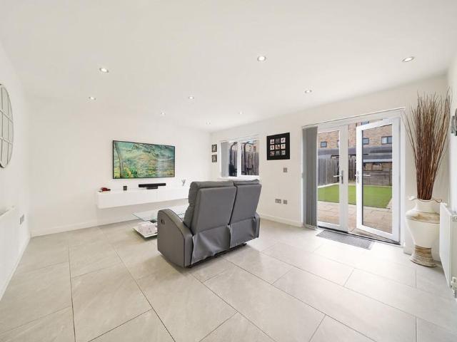 House for rent in Harrow Weald, Greater London