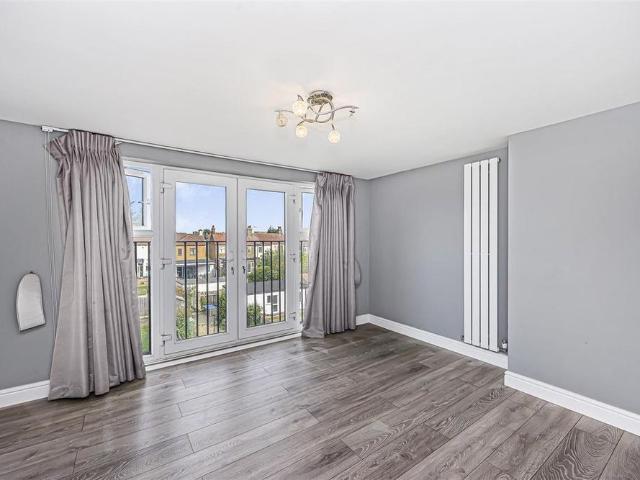 House for rent in London Borough of Redbridge, Greater London