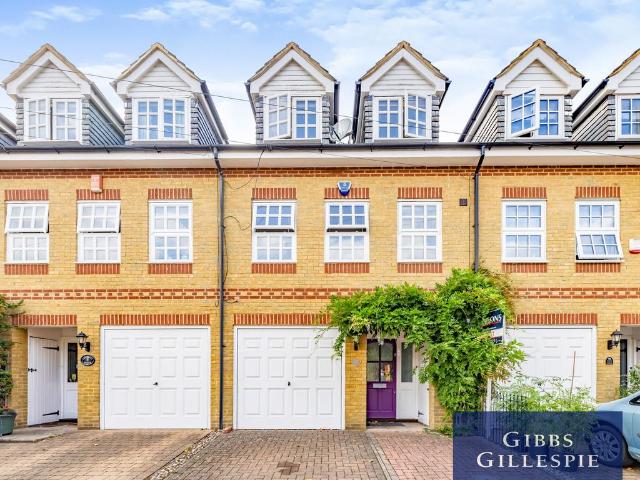 House for rent in Northwood, Greater London