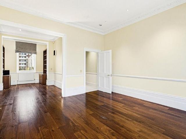 House for rent in Royal Borough of Kensington and Chelsea, Greater London