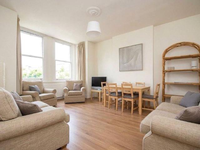 House for rent in The Apostles, Greater London
