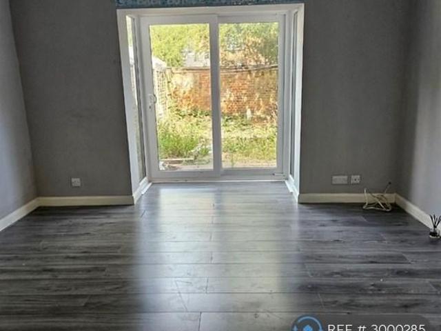 House for rent in Newtown, Reading