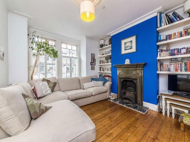 House for rent in Earlsfield, Greater London