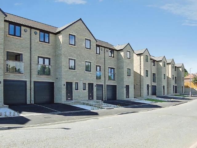House for rent in Brookfoot, Brighouse
