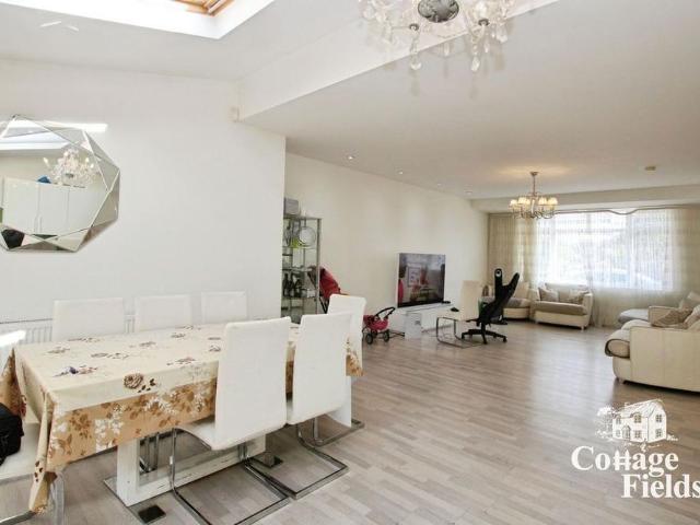 House for rent in Ponders End, Greater London