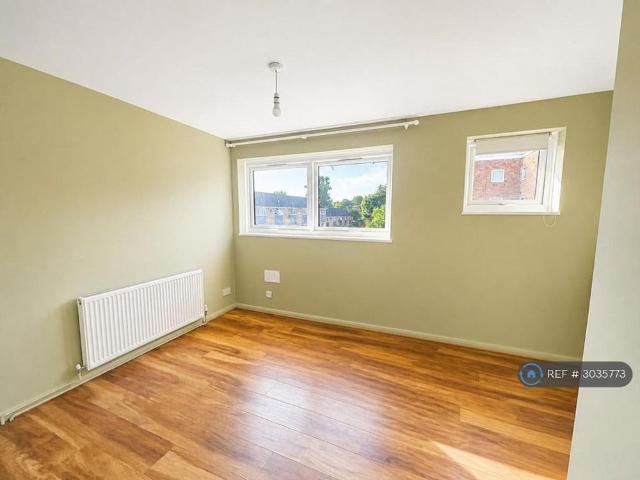 House for rent in London Borough of Hounslow, Greater London